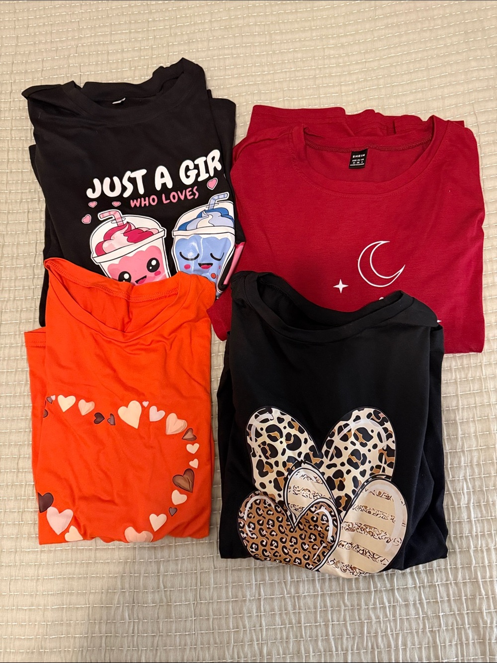 SHEIN Girls Graphic Pajama Tops - Black, Red, Orange lot de 4 t-shirt